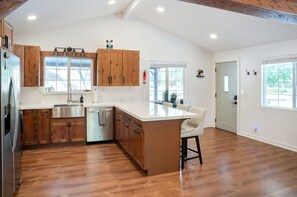 Private kitchen -  Modern Retreat on Yaqui Gulch – Hot Tub, Game Room (Mariposa)