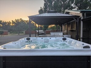 Bain à remous extérieur