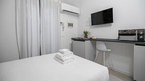 Free WiFi, bed sheets - Italianway Easy - The B Village Standard Apt AT02 (Milano)