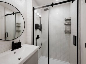 Shower, hair dryer - 3 Bedroom Apt in Downtown Montreal (Montreal)