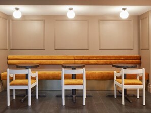 Dining - 3 Bedroom Apt in Downtown Montreal (Montreal)