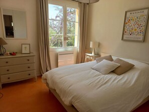 6 bedrooms, iron/ironing board, free WiFi, bed sheets - Large country house in the heart of Mont Ventoux (Monieux)