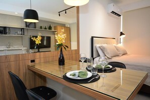 Apartment | Verdunkelungsvorhänge, Bügeleisen/Bügelbrett, kostenloses WLAN