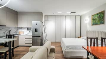 1 Schlafzimmer, Schreibtisch, BĂŒgeleisen/BĂŒgelbrett, WLAN