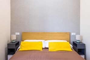 Free WiFi, bed sheets - Rega 37 - Two Bedroom Apartment, Sleeps 3 (Naples)