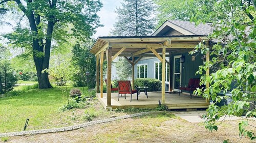 3/1 Wooded Nature Retreat Near Lakes and Skiing