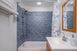 Hair dryer, towels - 3/1 Wooded Nature Retreat Near Lakes and Skiing (Antioch)