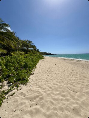 Beach - Infinity Pool & Ocean View Studio - Sunset (Santos Guardiola)