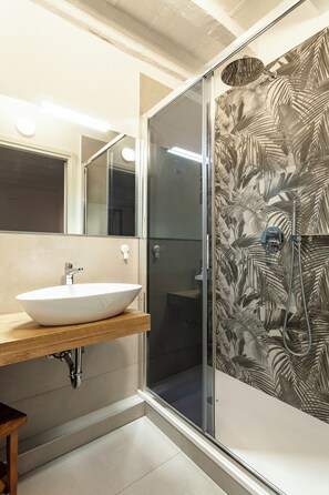 Shower, hair dryer, towels, soap - Apartment Porta Ticinese - Navigli (Milano)