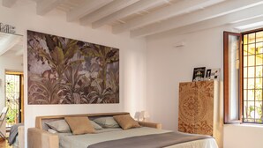 Una camera da letto con un letto grande, pavimento in legno, un quadro al muro e una finestra con vista.