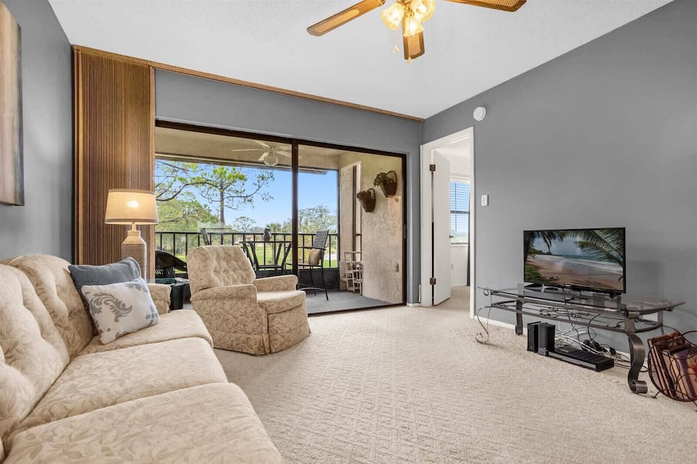 Upstay 2BR Golfer's Retreat w Patio Ventura Resort - Conway, FL