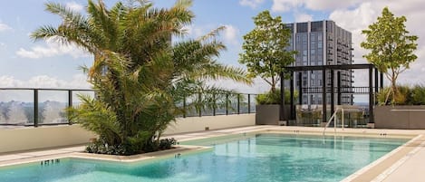 2 outdoor pools