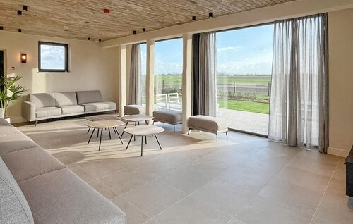 Cozy home in Oostduinkerke with WiFi