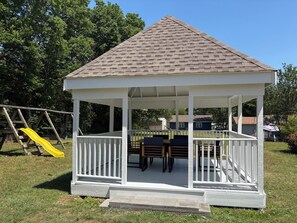 Outdoor dining - 2 min from Harding and local park! Peaceful 3BR with alfresco dining area! (Searcy)