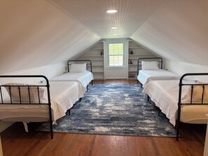 Room - 2 min from Harding and local park! Peaceful 3BR with alfresco dining area! (Searcy)