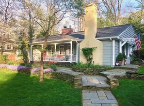 Exterior - Cozy 3-bedroom cottage in water-privileged community minutes from Annapolis, MD (Severna Park)