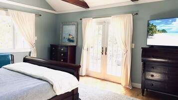 3 bedrooms, desk, iron/ironing board, free WiFi