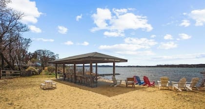 Cozy 3-bedroom cottage in water-privileged community minutes from Annapolis, MD
