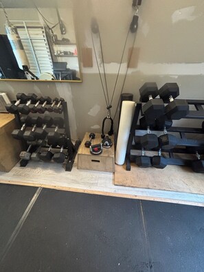 Fitness facility - Perfect 2-bedroom cabin - your official basecamp for your Port Angeles getaway (Port Angeles)