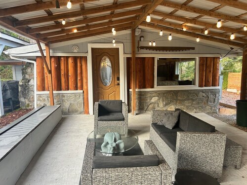 Perfect 2-bedroom cabin - your official basecamp for your Port Angeles getaway