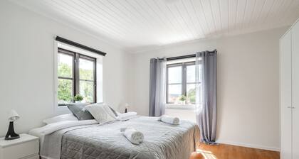 Linneby 5 minutes from center, private parking in the yard