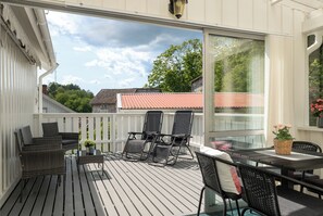 Outdoor dining - Linneby 5 minutes from center, private parking in the yard (Uddevalla)