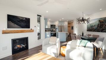 Apartment, Multiple Beds, Patio, Mountain View (Cedar Sky at Ravencrest) | Living area