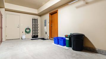 House, Multiple Beds, Hot Tub, Mountain View (Harmony Chalet at Montebello) | Interior