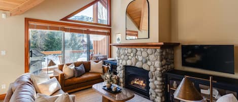 House, Multiple Beds, Hot Tub, Mountain View (Harmony Chalet at Montebello) | Living area