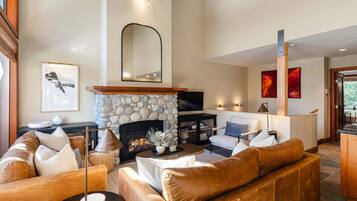 House, Multiple Beds, Hot Tub, Mountain View (Harmony Chalet at Montebello) | Living area