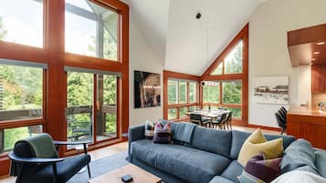 House, Multiple Beds, Patio, Mountain View (Northlight Retreat at Alpine Greens) | Living area