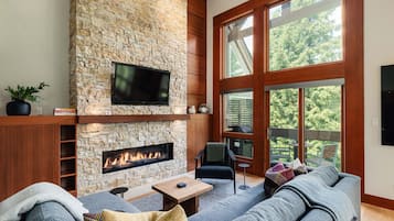 House, Multiple Beds, Patio, Mountain View (Northlight Retreat at Alpine Greens) | Living area