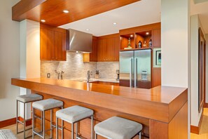 Casa, varias camas, patio, vista a la montaña (Northlight Retreat at Alpine Greens) | Cocina privada