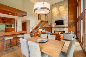 Casa, varias camas, patio, vista a la montaña (Northlight Retreat at Alpine Greens) | 3 habitaciones, decoración personalizada y muebles diferentes 