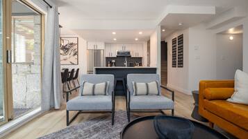 Condo, Plusieurs lits, baignoire à remous, vue sur la montagne (The Altitude at Valhalla) | Aire de séjour