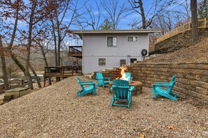 Terrace/patio - Lake of the Ozarks 3-bedroom Lakefront Escape with Private Dock. Sleeps 10. (Camdenton)