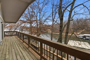 Terrace/patio - Lake of the Ozarks 3-bedroom Lakefront Escape with Private Dock. Sleeps 10. (Camdenton)