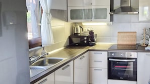 A compact kitchen with a microwave, toaster, kettle, and oven. - Awesome home in Slunj with sauna (Slunj)