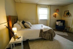 Room - Vintage Apartment Near NDSU and Downtown Fargo (Fargo)