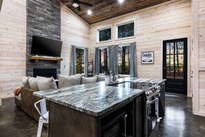 Fridge, microwave, oven, stovetop - Timbuktu with You: Hot Tub, Foosball, WiFi, Pet Friendly (Broken Bow)