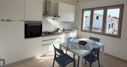 Velvet Apartment • 7 min from the sea - AC - Parking - Private Courtyard