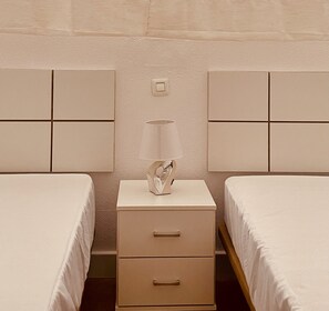 1 habitación, tabla de planchar con plancha y wifi gratis 