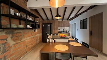 Apartamento, 5 quartos | Sala de jantar