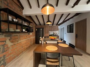 Apartemen, 5 kamar tidur | Tempat makan