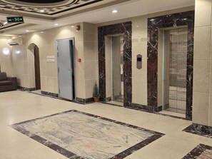 Interior - nazal alroh alhora -Hajj Street (Makkah)