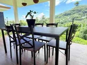 Outdoor dining - Bungalow Hoarai Uturoa (Uturoa)