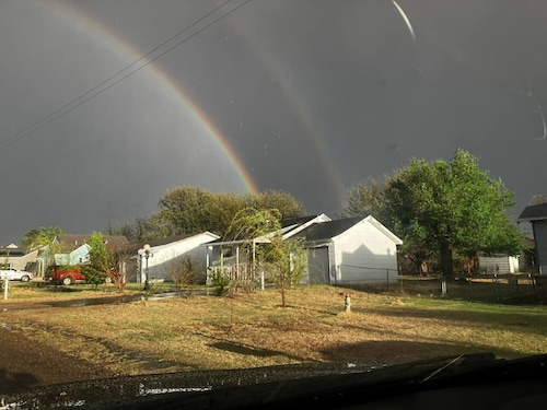 Cozy and clean 2-bedroom house in welcoming Borger with AC