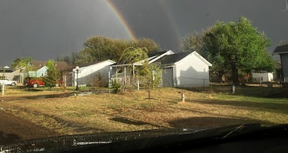 Cozy and clean 2-bedroom house in welcoming Borger with AC