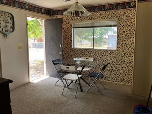 Dining - Cozy and clean 2-bedroom house in welcoming Borger with AC (Borger)