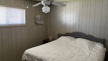 2 bedrooms, desk, iron/ironing board, free WiFi